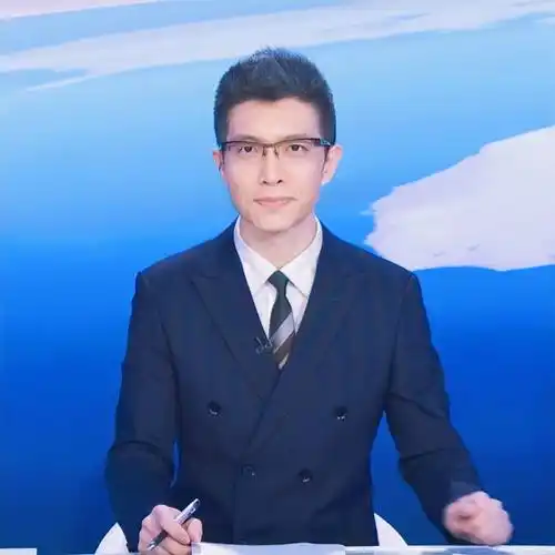 朱广权是著名主持人,他主持了央视的《晚间新闻》《新闻30分》《午夜