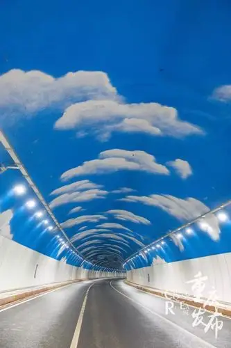 一路"蓝天白云"!重庆龙洲湾隧道建成通车