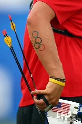 组图:奥运选手热衷五环纹身(6)