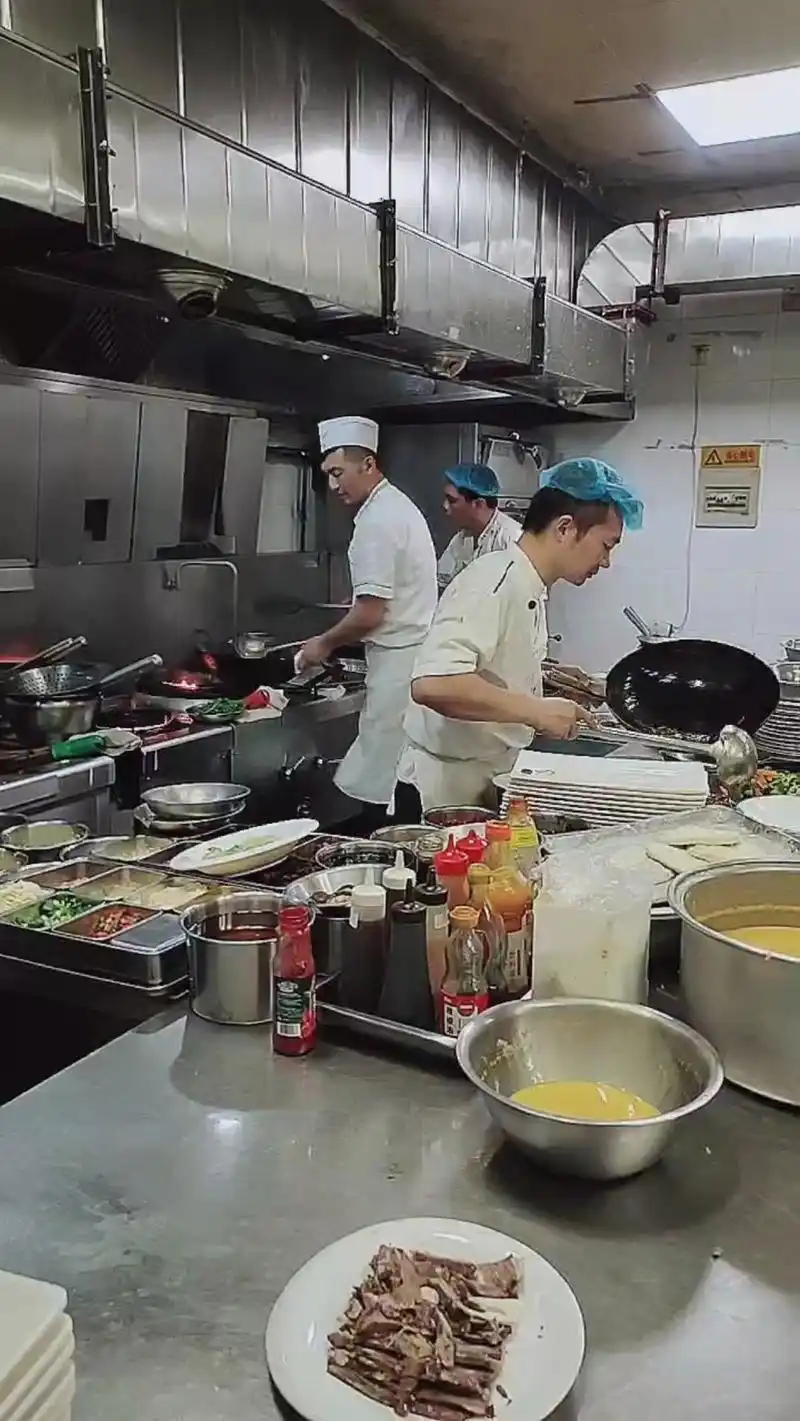 大饭店的后厨,到底是啥样的.