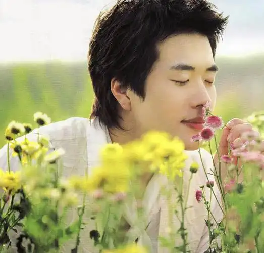 权相佑闻香男人识花香