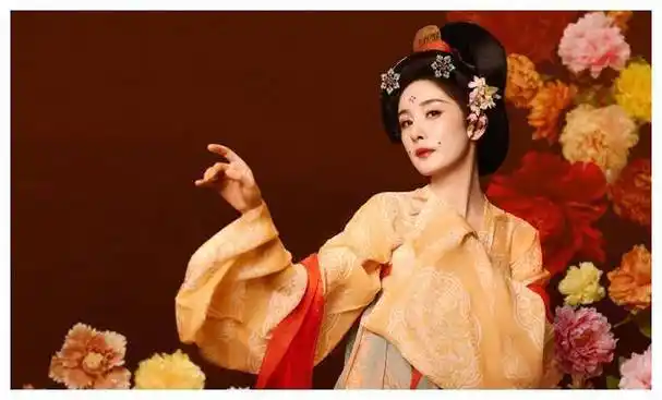 杨幂汉服魅力!超越高定,三套汉服令人瞠目,美感满分!