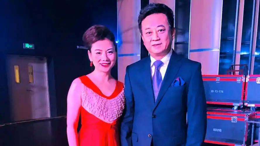 朱军重返央视舞台,录制节目镜头下难掩疲态