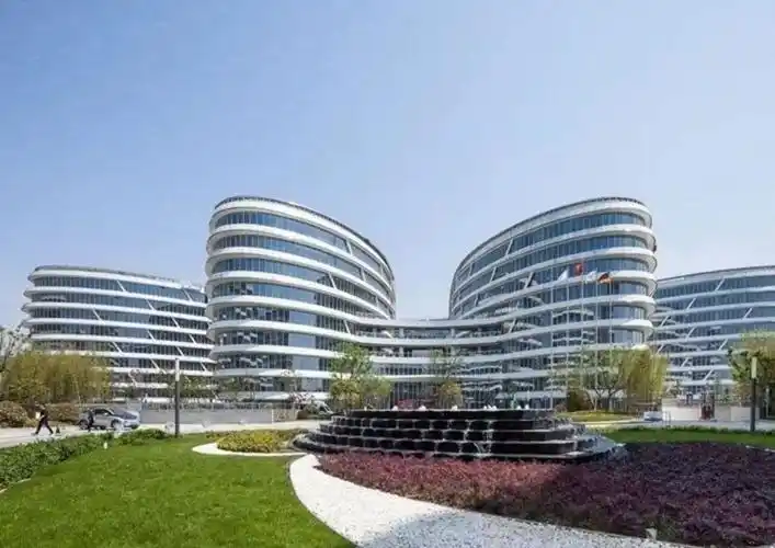 200平 三面采光 景观非常好,上海青浦徐泾 虹桥世界中心写字楼出租