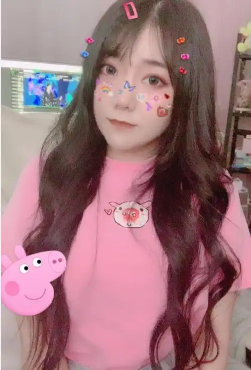 一条小团团身材颜值大曝光热裤下衣失踪身材好到没话说