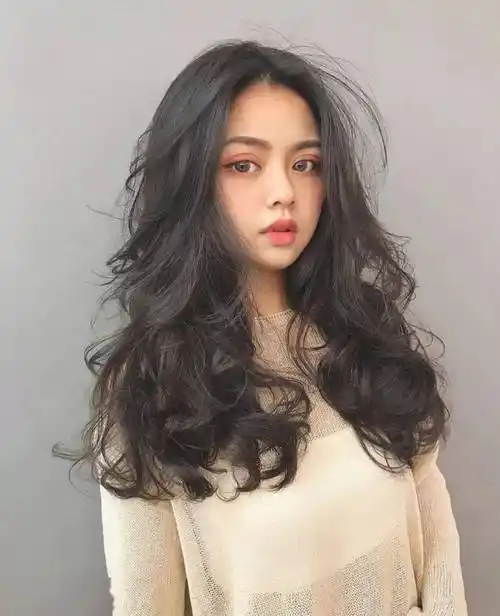 今年最新流行"全头烫",女人味十足_新气象_发型_长发