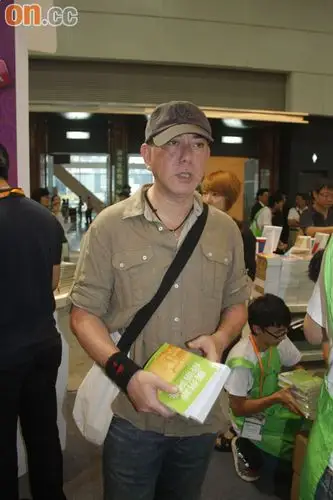 黄秋生"现学现卖" 俗语嘲讽嫩模(图)