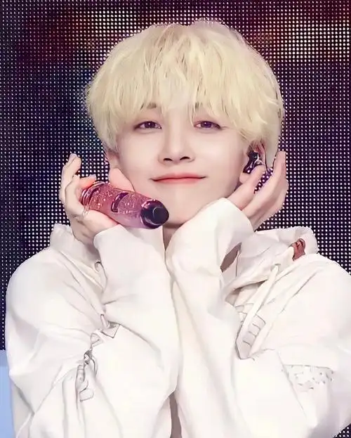 《尹净汉长发》  《尹净汉可爱》  《尹净汉舞台》  《尹净汉天使》赞