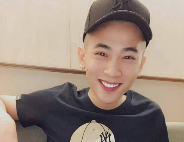 网红吴迪开播怒斥平台,泄露官方合同内容,隔空喊话"大老板"