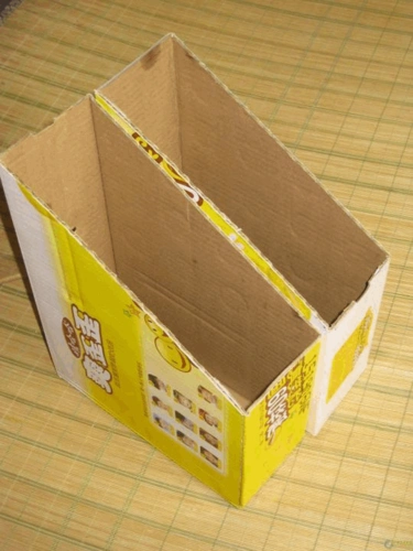 利用纸箱自己动手制作纸箱书架
