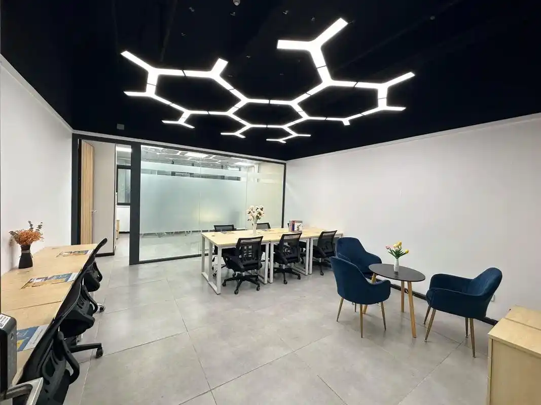 创意园招租啦.#亚马逊跨境电商 #办公室出租 #精装全配拎包 - 抖音