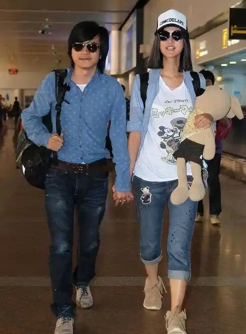 深陷前妻破产的舆论中拔不出来.