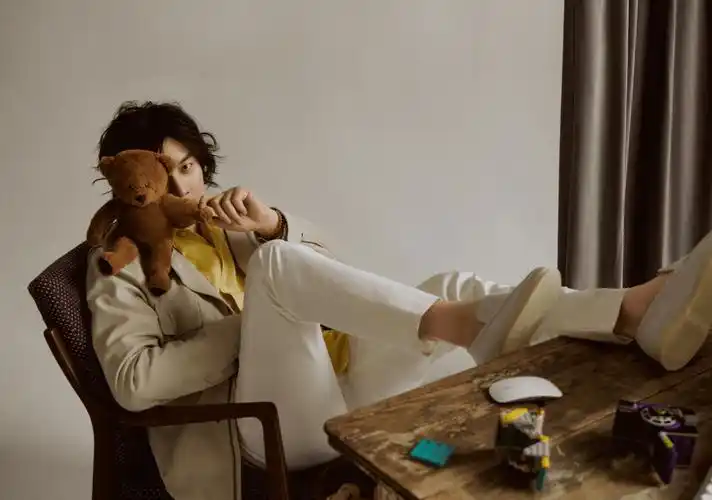 张大仙拍时尚杂志重回颜值巅峰,粉丝:三月男友已上线_写真照_网友