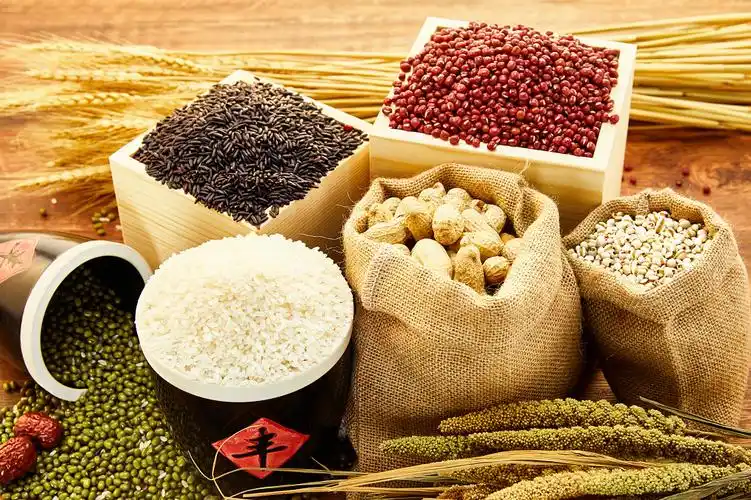 木纹粮食木盒五谷杂粮秋天丰收配图谷物丰收节