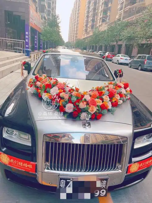 红色系婚车喜庆色系