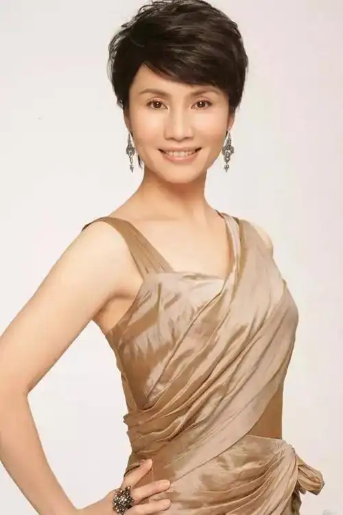 央视主播徐俐中国女人缺乏美丽到老的信心和追求