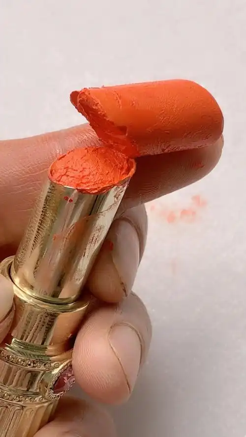 口红断了千万别扔一招变新