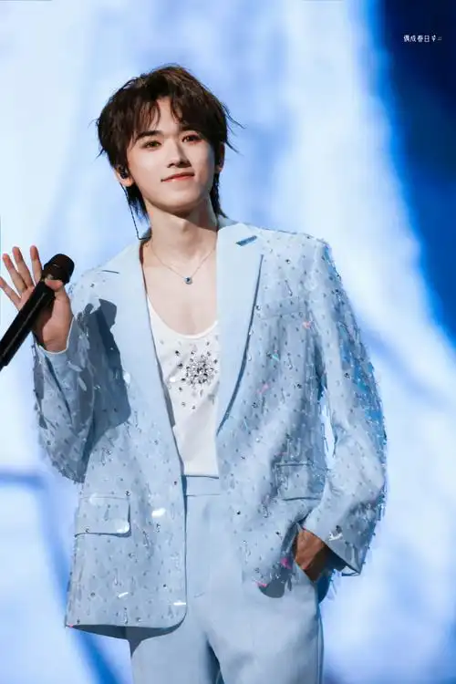 olaff星光#@时代少年团-宋亚轩佩戴jelly beans系列18k金,蓝宝石