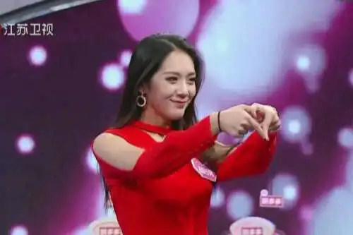 非诚勿扰杨若男牵手是哪一期被谁牵走了 杨若男微博身高资料照片