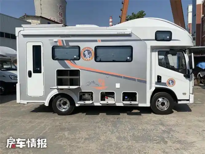 全新轻卡房车,12度电 1100w太阳能带封闭式厨房