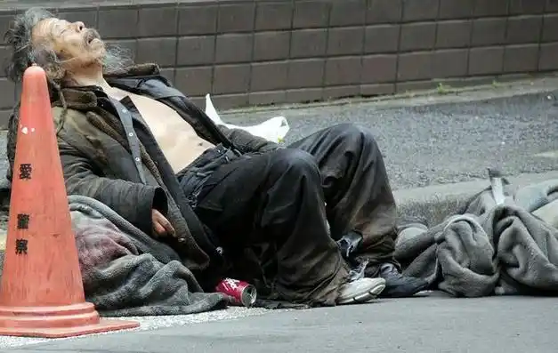 日本流浪汉的尊严:不屑去做乞丐