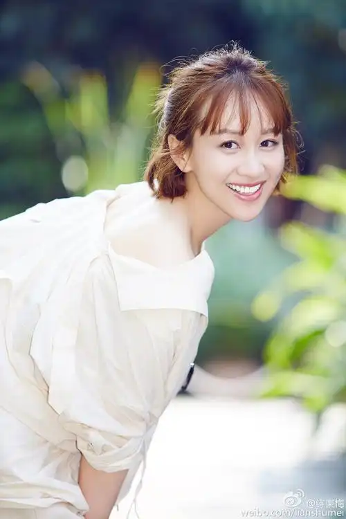 出生于江苏省盐城市东台市,毕业于北京电影学院表演系,中国大陆女演员