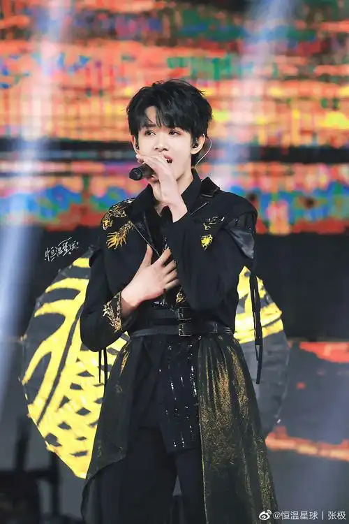 张极家族演唱会舞台饭拍来啦～ 多才多艺 温柔帅气的实力vocal_高清