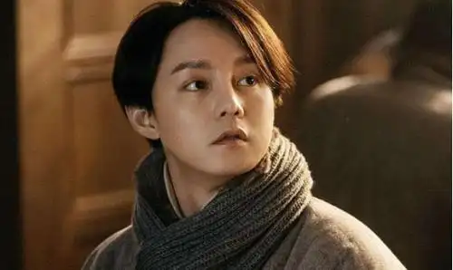 提起尹正,恐怕大家都会想起《夏洛特烦恼》中的袁华,耳边一定会响起那