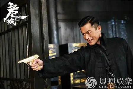 古天乐持手枪表情狰狞