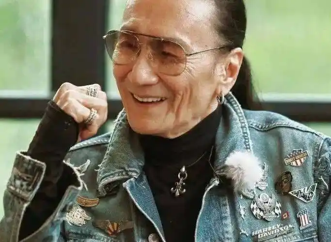 谢贤:当初艳照曝光后,张柏芝做的第一件事就是跪下给我倒茶