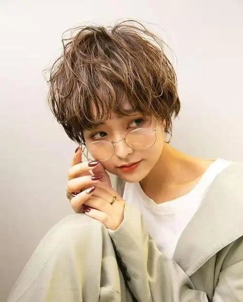 头发少适合什么发型发量少的女生适合什么发型