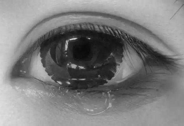 心理测试:凭感觉选出最忧伤的那只眼睛,测你注定拥有什么爱情?