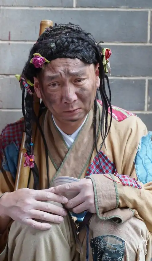 清明上河园的"小乞丐"因长胖走红:投喂的人太多,但其实没长胖_腾讯