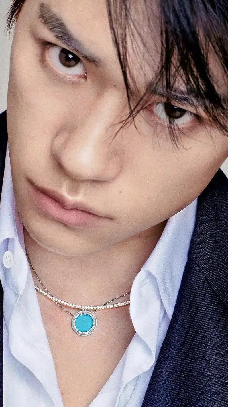 永远爱帅哥怼脸拍!#易烊千玺 #眼神杀 #fyp #神仙颜值 - 抖音