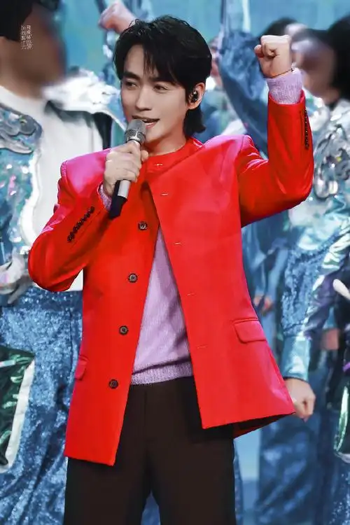 朱一龙央视龙年春晚##朱一龙央视春晚##朱一龙好帅##王凯朱一龙陈伟