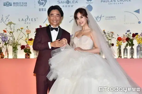 吴姗儒证婚仪式美炸老公激动爆哭真面目曝光全场摆满彩色鲜花