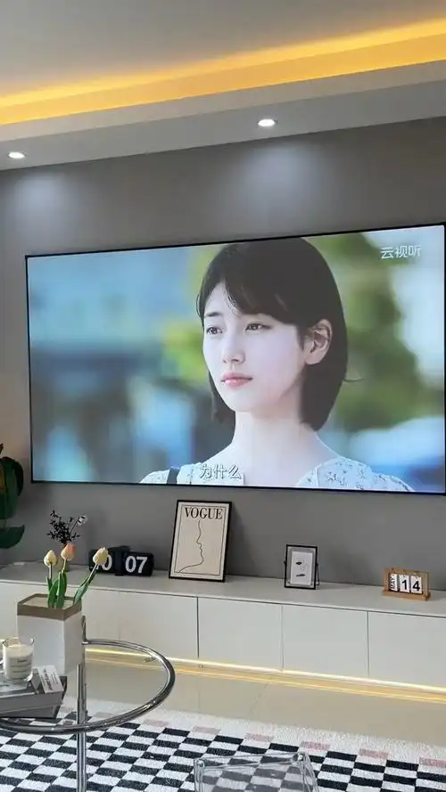 一个人在家看电视真的太爽了