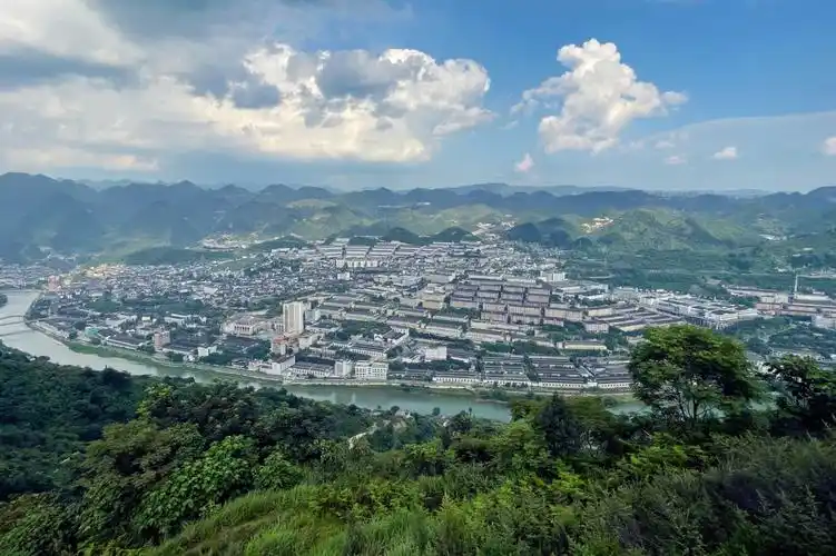 茅台镇的两天两夜三