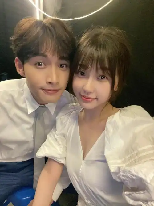 虞书欣张彬彬两个人的小森林贴贴自拍