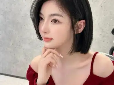 时尚清爽女生短发 夏日必备修颜发型