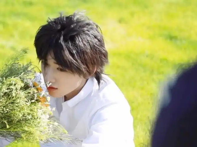 宋亚轩 十六岁日系少年宋亚轩写真拍摄花絮-时尚视频-搜狐视频