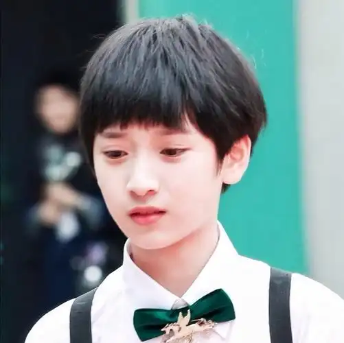 可以提供一些严浩翔小时候的照片嘛?(不带水印)? - 知乎