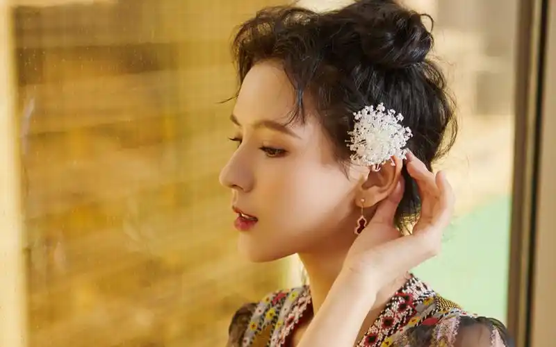 张予曦甜飒高清桌面壁纸