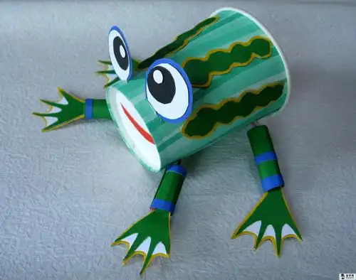 环保小制作简单又漂亮纸杯小青蛙的做法_环保手工制作-查字典幼儿网