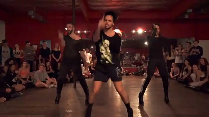 法国高跟鞋妖男编舞babyonemoretime