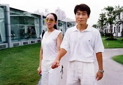 足坛情侣:杨晨低调雪藏爱妻 孙继海抱得美人归