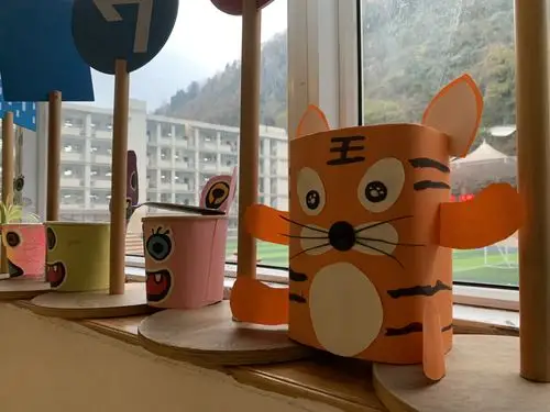 这是一只会吞垃圾的大老虎垃圾桶