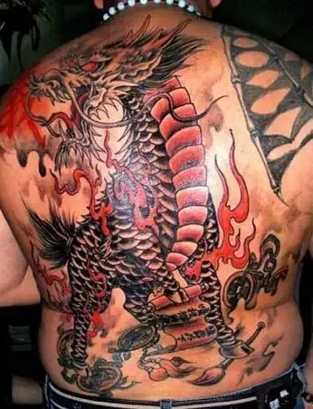 霸气男子满背彩色麒麟纹身图片