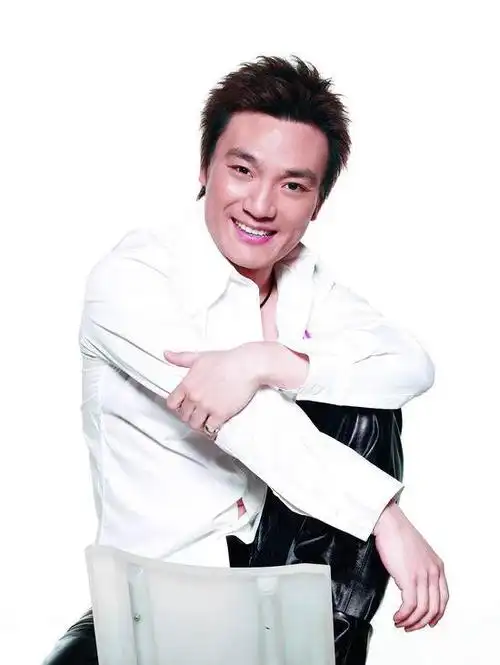 资料:演员费振翔个人简历