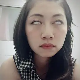 翻白眼(称谓)眼球翻转,全露眼白.